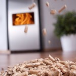 Holzpellets erzeugen Wärme aus Holz © Arthur Braunstein - Fotolia.com